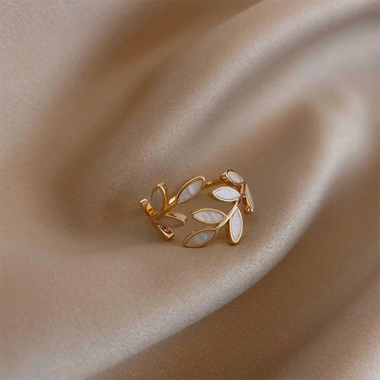 Pure Leaf Ring