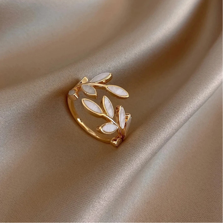 Pure Leaf Ring